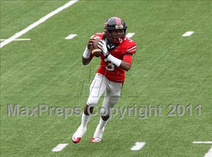 Thumbnail 2 in Camden County vs. Glenville (Kirk Herbstreit National Kickoff Classic) photogallery.