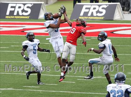 Thumbnail 3 in Camden County vs. Glenville (Kirk Herbstreit National Kickoff Classic) photogallery.