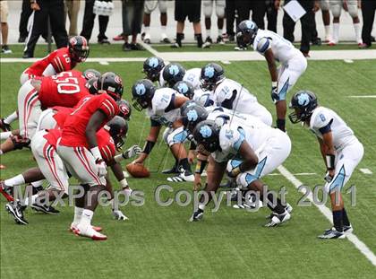 Thumbnail 2 in Camden County vs. Glenville (Kirk Herbstreit National Kickoff Classic) photogallery.