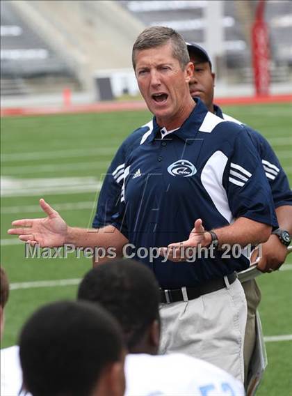 Thumbnail 2 in Camden County vs. Glenville (Kirk Herbstreit National Kickoff Classic) photogallery.
