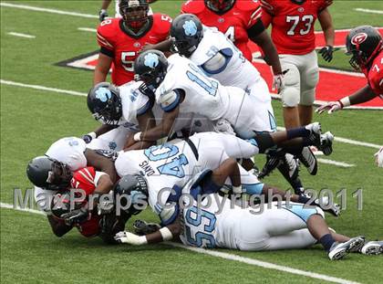 Thumbnail 1 in Camden County vs. Glenville (Kirk Herbstreit National Kickoff Classic) photogallery.
