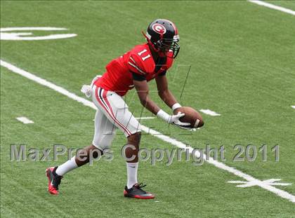 Thumbnail 2 in Camden County vs. Glenville (Kirk Herbstreit National Kickoff Classic) photogallery.