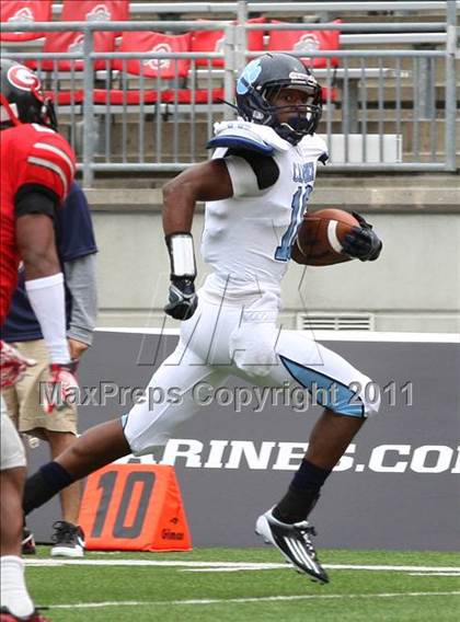 Thumbnail 1 in Camden County vs. Glenville (Kirk Herbstreit National Kickoff Classic) photogallery.