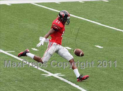 Thumbnail 1 in Camden County vs. Glenville (Kirk Herbstreit National Kickoff Classic) photogallery.