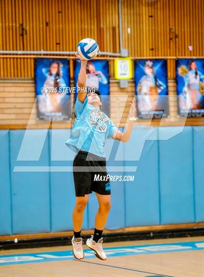 Thumbnail 3 in JV: Johnson @ Burbank photogallery.