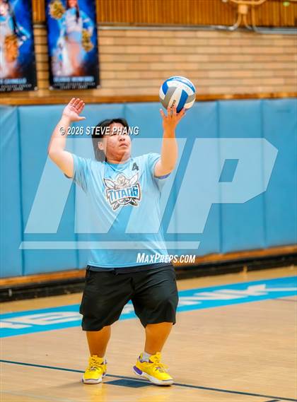 Thumbnail 3 in JV: Johnson @ Burbank photogallery.