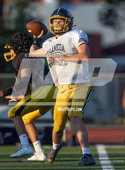 Thumbnail 1 in Alameda vs St. Helena (Scrimmage) photogallery.