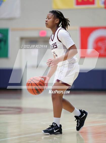 Thumbnail 1 in Summer Creek vs. Pearland (McDonald's Texas Invitational) photogallery.
