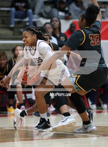 Thumbnail 1 in Summer Creek vs. Pearland (McDonald's Texas Invitational) photogallery.