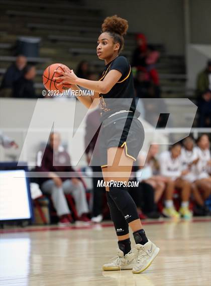Thumbnail 3 in Summer Creek vs. Pearland (McDonald's Texas Invitational) photogallery.