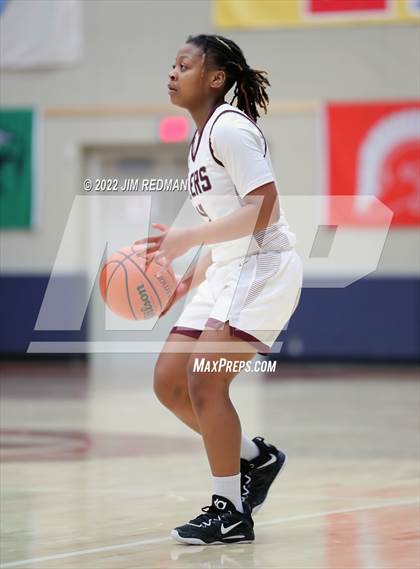 Thumbnail 2 in Summer Creek vs. Pearland (McDonald's Texas Invitational) photogallery.
