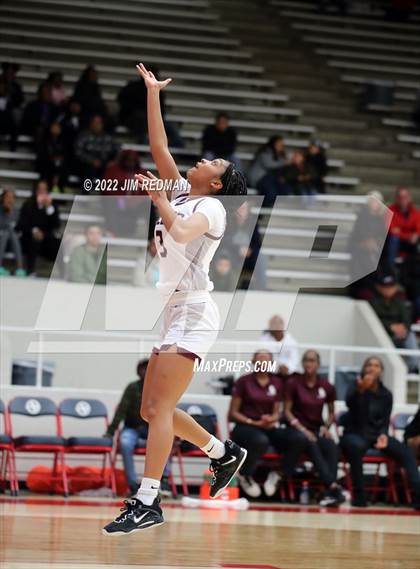Thumbnail 3 in Summer Creek vs. Pearland (McDonald's Texas Invitational) photogallery.