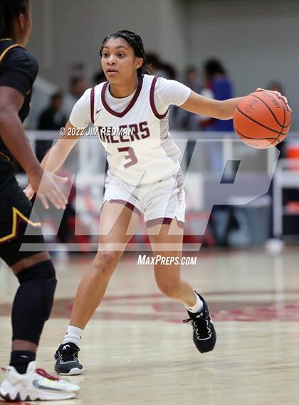 Thumbnail 1 in Summer Creek vs. Pearland (McDonald's Texas Invitational) photogallery.