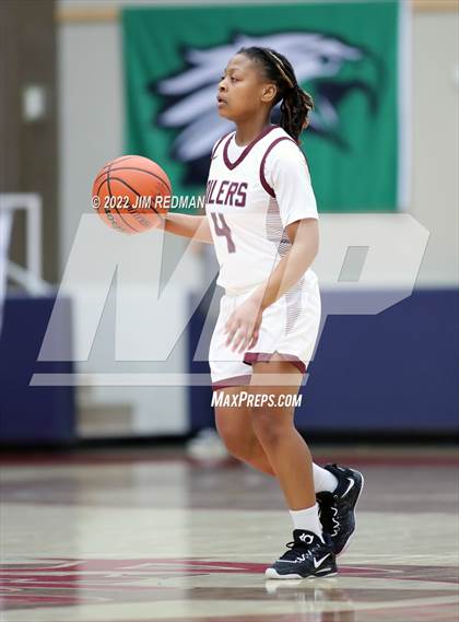 Thumbnail 1 in Summer Creek vs. Pearland (McDonald's Texas Invitational) photogallery.
