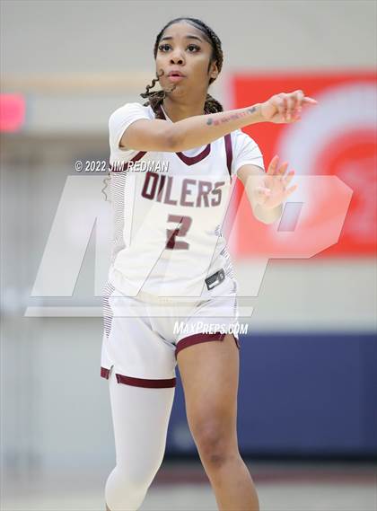 Thumbnail 3 in Summer Creek vs. Pearland (McDonald's Texas Invitational) photogallery.