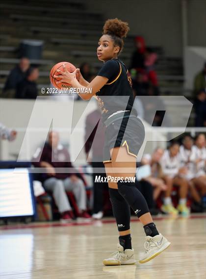 Thumbnail 1 in Summer Creek vs. Pearland (McDonald's Texas Invitational) photogallery.