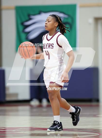 Thumbnail 3 in Summer Creek vs. Pearland (McDonald's Texas Invitational) photogallery.