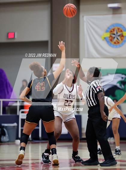 Thumbnail 2 in Summer Creek vs. Pearland (McDonald's Texas Invitational) photogallery.