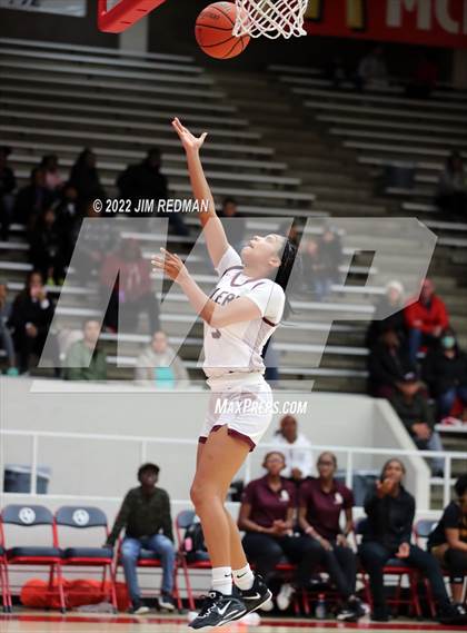 Thumbnail 2 in Summer Creek vs. Pearland (McDonald's Texas Invitational) photogallery.