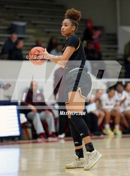 Thumbnail 2 in Summer Creek vs. Pearland (McDonald's Texas Invitational) photogallery.