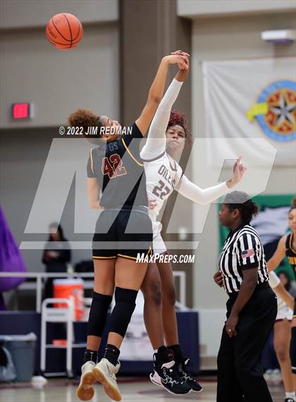 Thumbnail 2 in Summer Creek vs. Pearland (McDonald's Texas Invitational) photogallery.