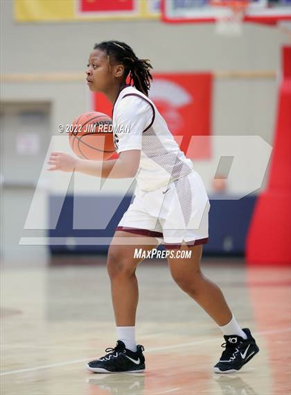 Thumbnail 3 in Summer Creek vs. Pearland (McDonald's Texas Invitational) photogallery.