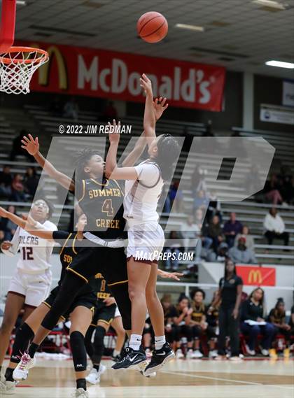Thumbnail 2 in Summer Creek vs. Pearland (McDonald's Texas Invitational) photogallery.