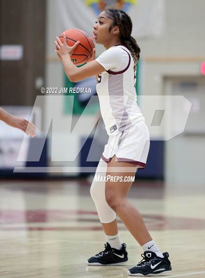 Thumbnail 3 in Summer Creek vs. Pearland (McDonald's Texas Invitational) photogallery.