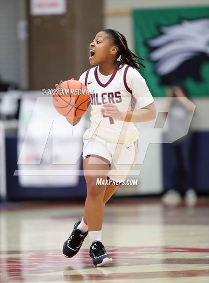 Thumbnail 2 in Summer Creek vs. Pearland (McDonald's Texas Invitational) photogallery.