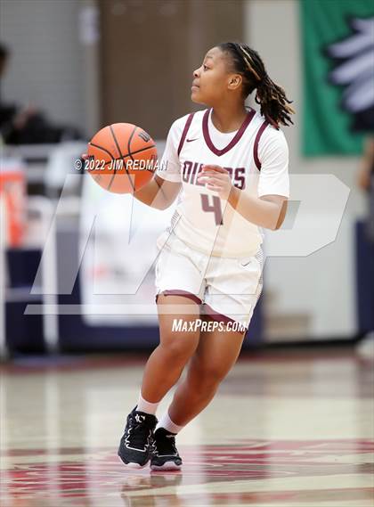 Thumbnail 3 in Summer Creek vs. Pearland (McDonald's Texas Invitational) photogallery.