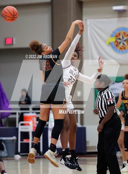 Thumbnail 3 in Summer Creek vs. Pearland (McDonald's Texas Invitational) photogallery.
