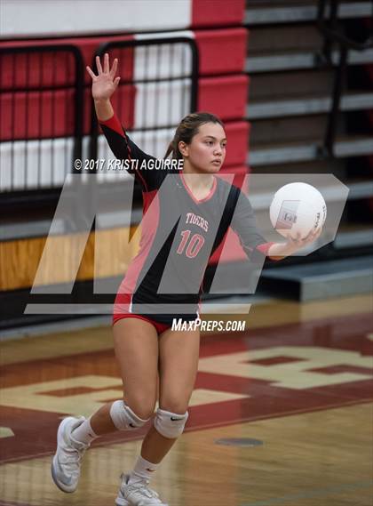 Thumbnail 1 in Murrieta Mesa vs. Elsinore (CIF SS D3 Round 1) photogallery.