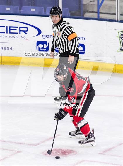 Thumbnail 2 in Hingham vs. Pope Francis (MIAA Division 1A) photogallery.