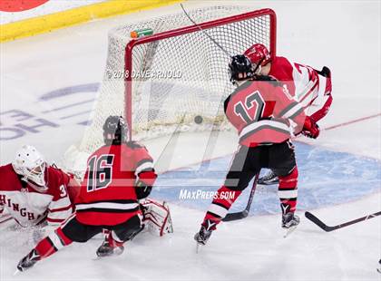 Thumbnail 3 in Hingham vs. Pope Francis (MIAA Division 1A) photogallery.