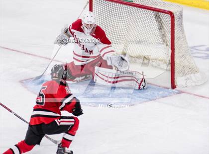 Thumbnail 1 in Hingham vs. Pope Francis (MIAA Division 1A) photogallery.