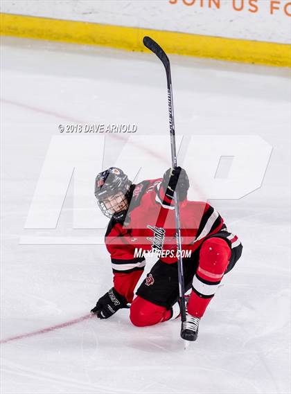 Thumbnail 2 in Hingham vs. Pope Francis (MIAA Division 1A) photogallery.