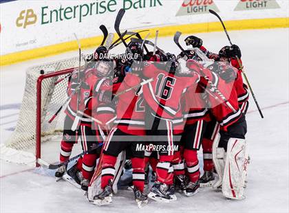 Thumbnail 1 in Hingham vs. Pope Francis (MIAA Division 1A) photogallery.
