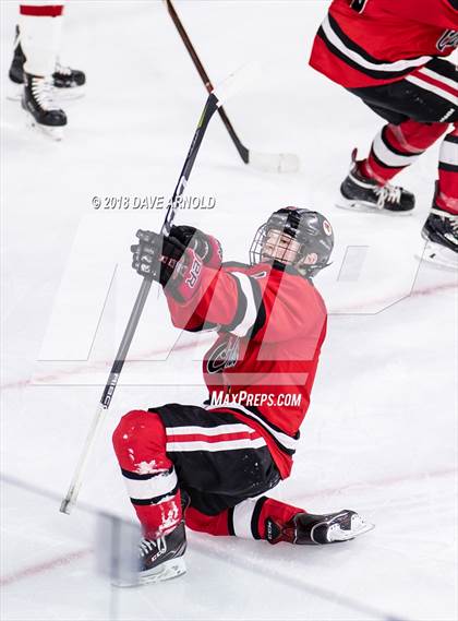 Thumbnail 3 in Hingham vs. Pope Francis (MIAA Division 1A) photogallery.