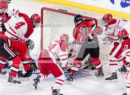 Thumbnail 3 in Hingham vs. Pope Francis (MIAA Division 1A) photogallery.