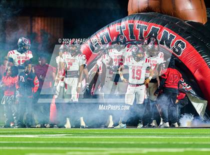 Thumbnail 2 in Port Arthur Memorial vs. Galena Park (UIL 5A D1 Football Bi-District) photogallery.