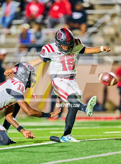 Thumbnail 2 in Port Arthur Memorial vs. Galena Park (UIL 5A D1 Football Bi-District) photogallery.