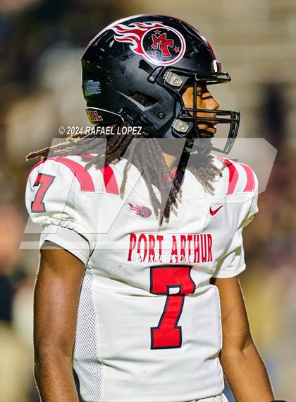 Thumbnail 1 in Port Arthur Memorial vs. Galena Park (UIL 5A D1 Football Bi-District) photogallery.