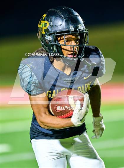 Thumbnail 3 in Port Arthur Memorial vs. Galena Park (UIL 5A D1 Football Bi-District) photogallery.