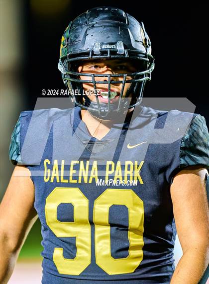 Thumbnail 2 in Port Arthur Memorial vs. Galena Park (UIL 5A D1 Football Bi-District) photogallery.