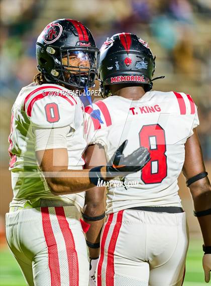 Thumbnail 3 in Port Arthur Memorial vs. Galena Park (UIL 5A D1 Football Bi-District) photogallery.