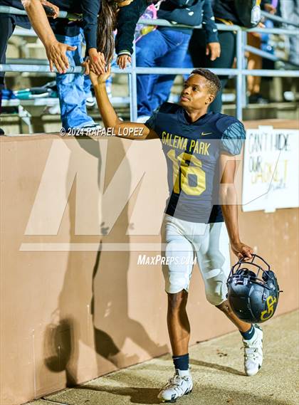 Thumbnail 3 in Port Arthur Memorial vs. Galena Park (UIL 5A D1 Football Bi-District) photogallery.
