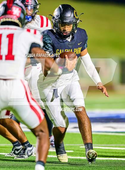 Thumbnail 1 in Port Arthur Memorial vs. Galena Park (UIL 5A D1 Football Bi-District) photogallery.
