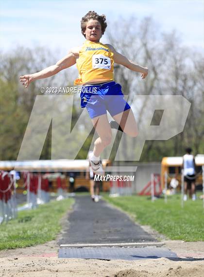 Thumbnail 3 in Fort Wayne North Side Relays photogallery.