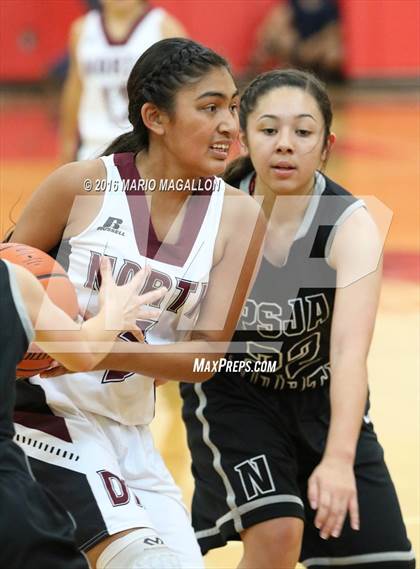 Thumbnail 2 in Pharr-San Juan-Alamo North vs Donna North  (La Joya Pack Tournament) photogallery.