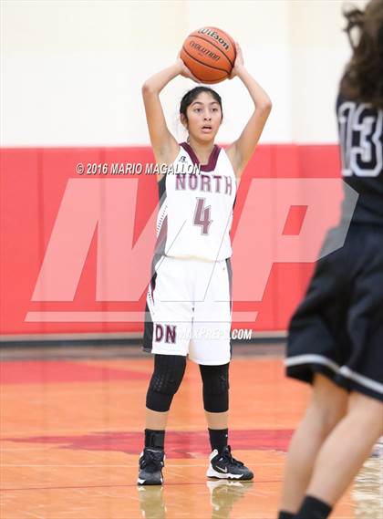 Thumbnail 2 in Pharr-San Juan-Alamo North vs Donna North  (La Joya Pack Tournament) photogallery.